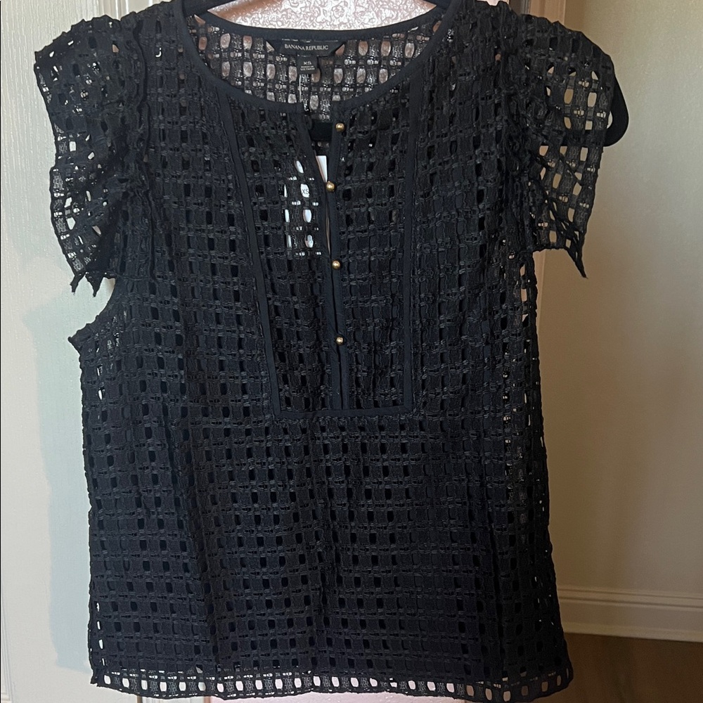 Banana Republic Black Cropped Embellished Cap Sleeve Blouse